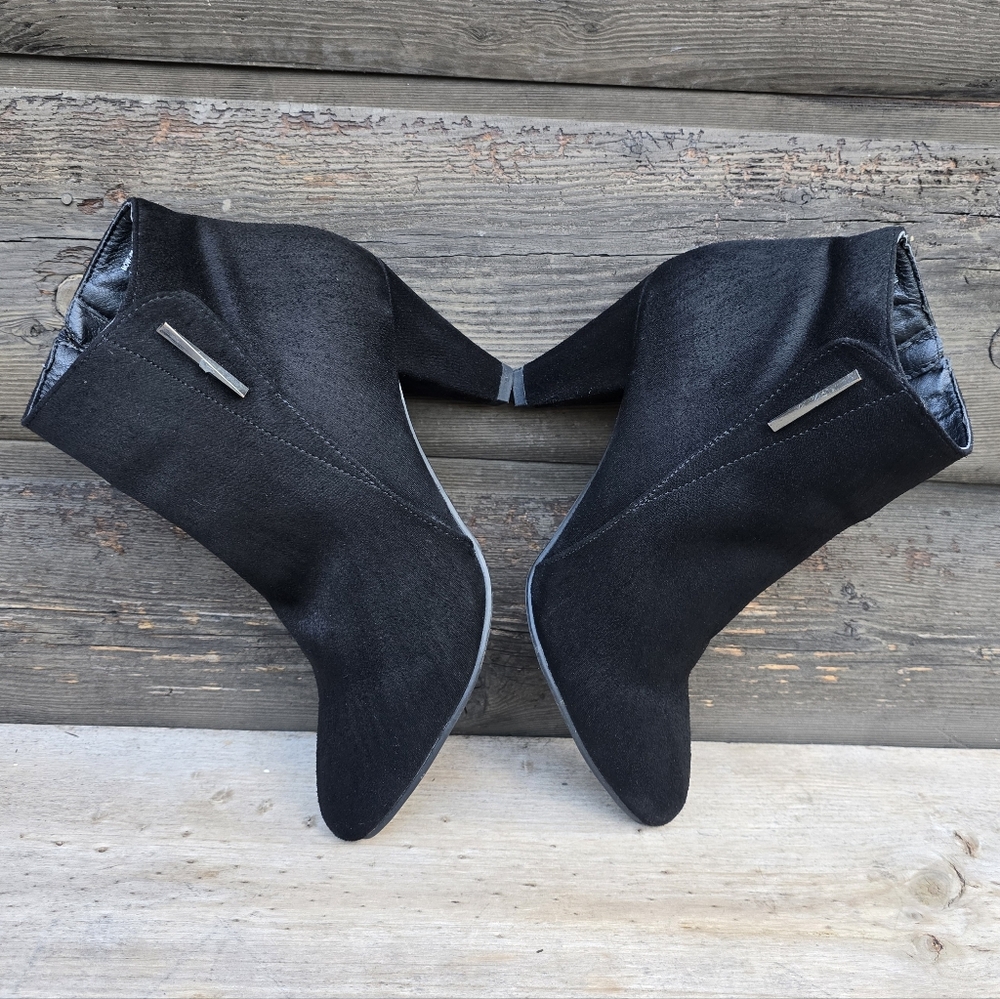 CL By Laundry Not Sorry Modern Minimalist Block Heel Comfort Bootie 9M - Picture 10 of 15